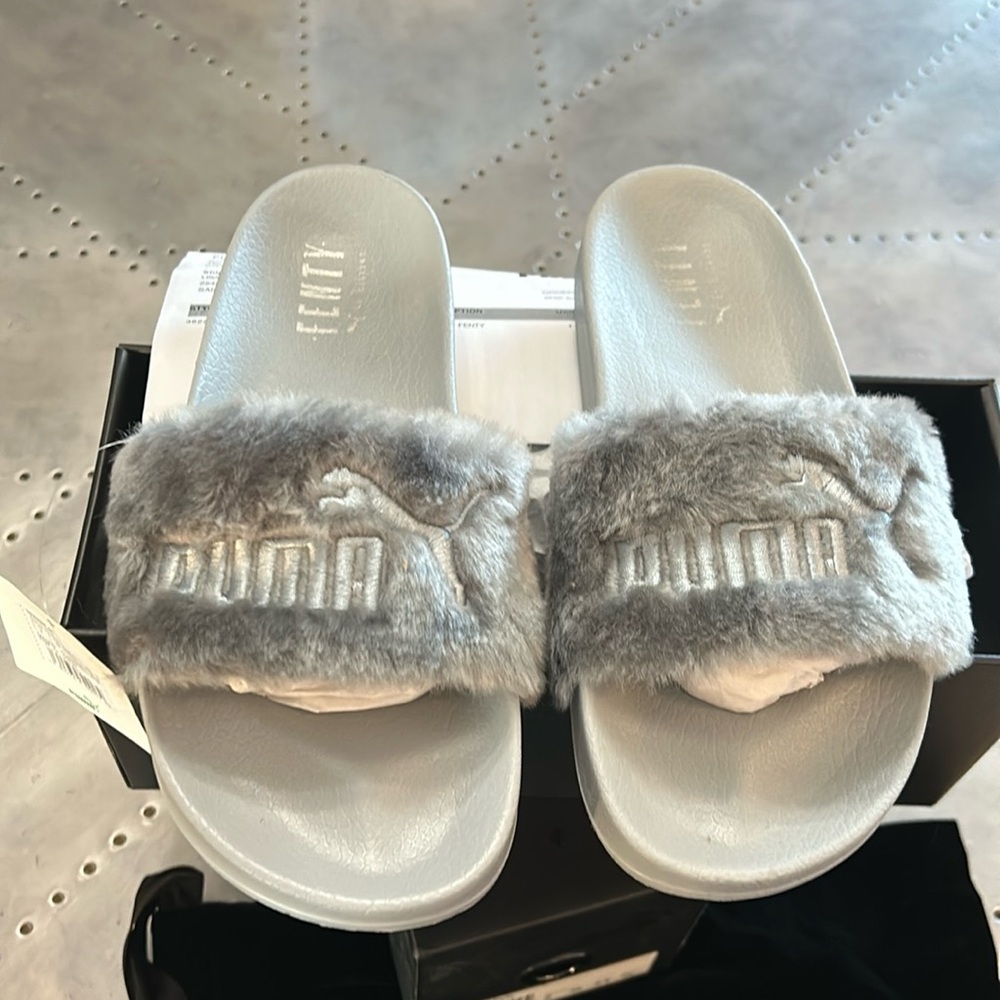 Rihanna Leadcat Fenty Quarry-Puma Silver Slides Size 8 1/2 NWT